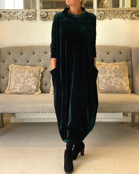 Elegant Velvet Long-Sleeve Dress – Luxurious & Stylish – Amelia