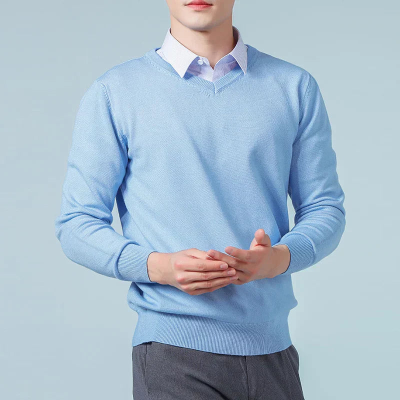 V-Neck Wool Sweater for Men – Warm & Timeless Cold-Weather Essential – James