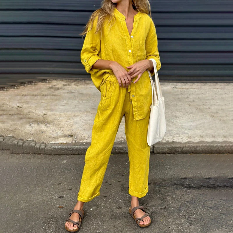 Relaxed V-Neck Lounge Set with a Casual Fit – Olivia