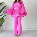 Sophisticated Pleated Two-Piece Suit, Modern & Chic – Sophia